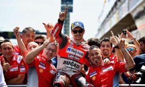 Jorge-lorenzo-juara-race-motogp-catalunya-2018